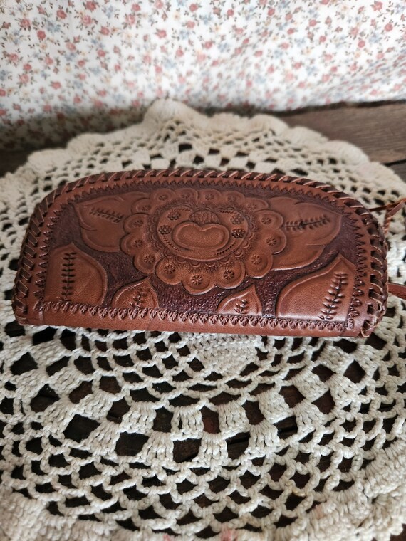 vintage tooled leather zippered coin purse Gem