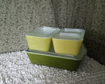 Pyrex verde refrigerator dishes set