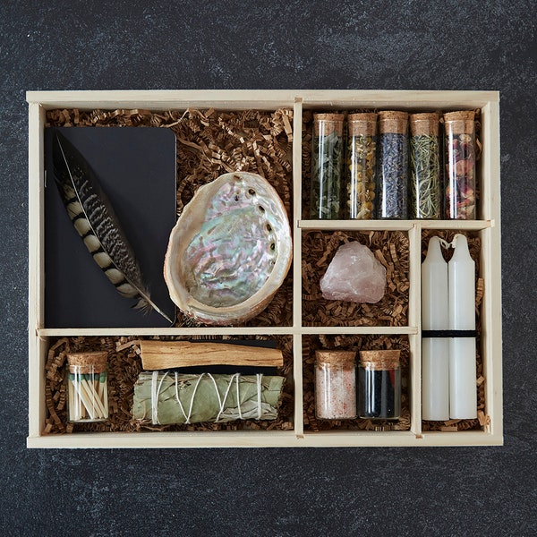 ALTAR BOX / Elements / Witch Kit / Earth Magic / Ritual Kit / Abalone Shell / Candles / Sage Wand / Rose Quartz / Incense / Herbs