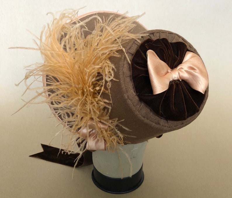 Regency Bonnet Jane Austen style in linen and antique velvet ribbon