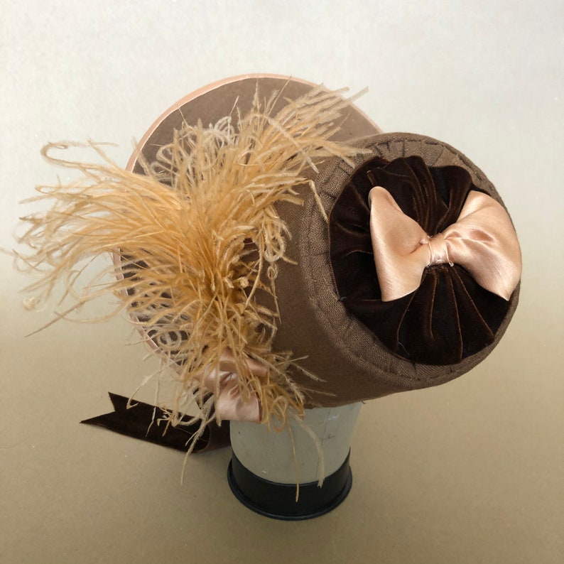 Regency Bonnet Jane Austen style in linen and antique velvet ribbon