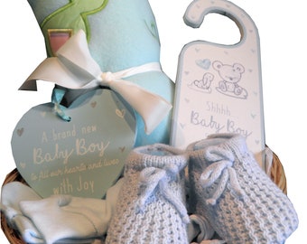 Baby Hamper Gift Set Present in Basket Set Choice Of Pink or Blue Suitable for a Baby Shower Maternity Leave Present Birth Gift