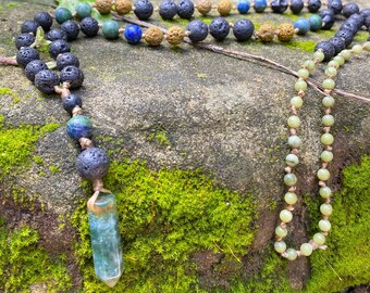 Unisex crystal necklace - Moss agate