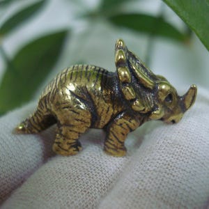 Gammal massiv brons Monoclonius dinosauriestaty skulptur
