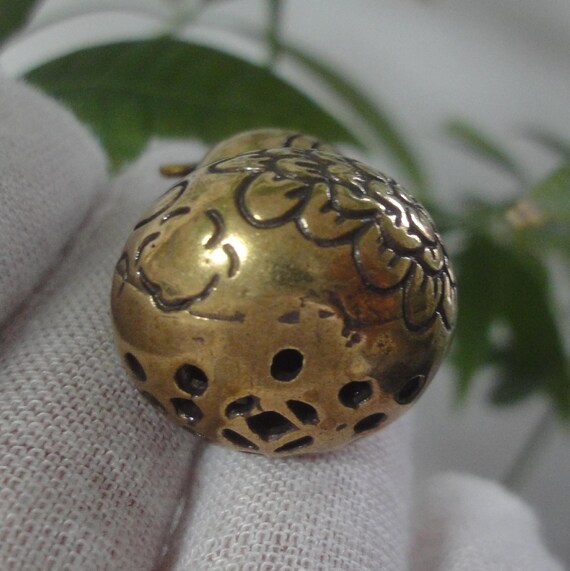 Antiqued Chinese Bronze Gourd Pendant: Hollow Flo… - image 8