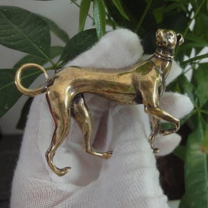 Massief bronzen hondenbeeldje: huisdecoratie in antieke stijl