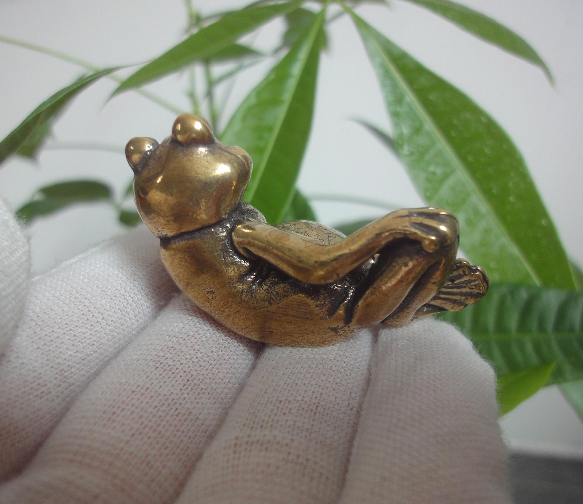 4.8CM Retro Curio Chinese Solid Brass Leisure Frog Statue