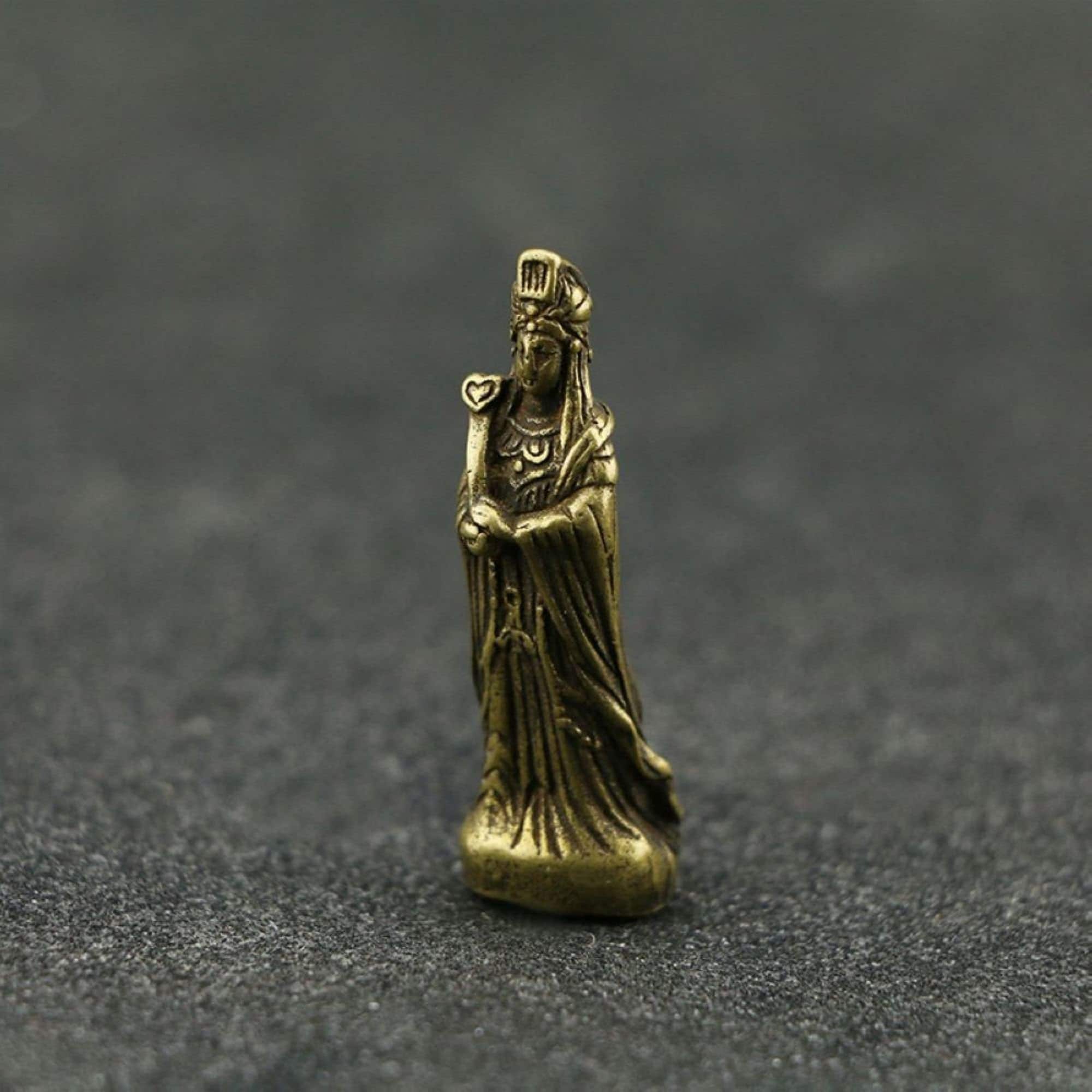 アンティークの小さな南シナ海の「観音」ブロンズ仏教像コレクション