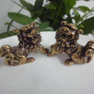 A Pair of Retro Curio Chinese Solid Bronze&#39;&#39;FengShui&#39;&#39; Lions Statue Sculpture