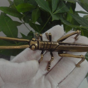 Chinese Old Solid Bronze Grasshopper Figurine Insect Statue Sculpture Decoration