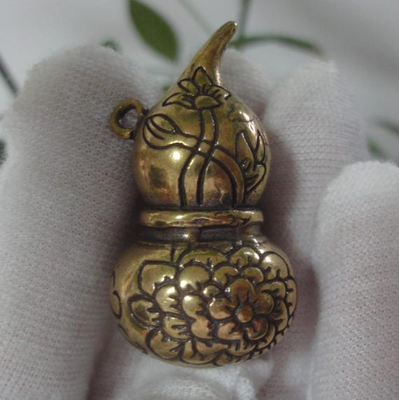 Antiqued Chinese Bronze Gourd Pendant: Hollow Flo… - image 7