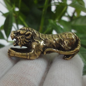 Retro Bronze Tiger Statue: Chinese Curio Pendant Keyring