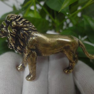 Retro Chinese Solid Bronze Roaring Powerful Lion Statue Animal Figurines