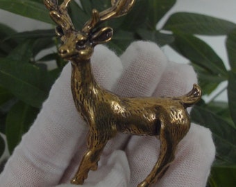 真鍮製の置物、真鍮鋳造の置物、真鍮製の鹿、古びた真鍮製の鹿の像