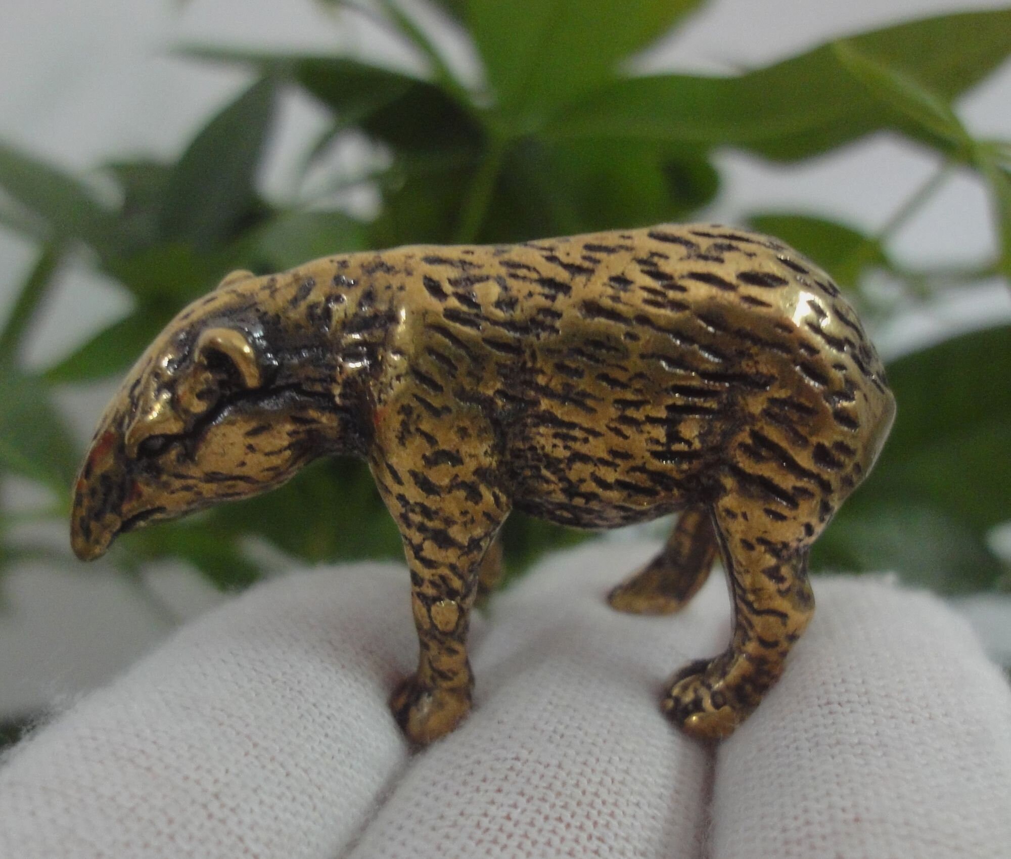 Retro Curio Chinese Solid Bronze Cuspirostrisornis Beast Statue