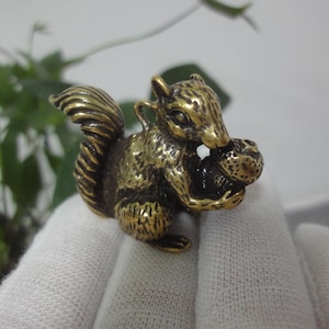 Solid Brass Squirrel Statue: Retro Home Ornament Pendant