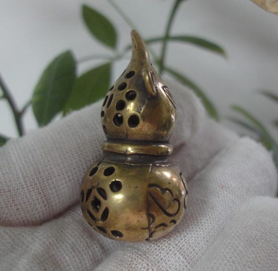 Antiqued Chinese Bronze Gourd Pendant: Hollow Flo… - image 6