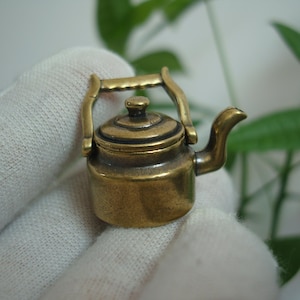 Miniature Solid Bronze Kettle: Retro Chinese Curio, Collectible Teapot