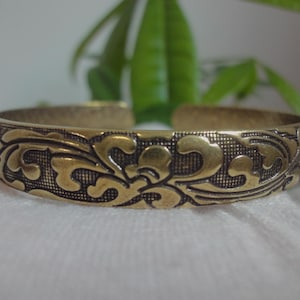 6 cm Durchm. Antik-Armband-Armband aus reinem Messing gießen Blumen-Muster-Frauen