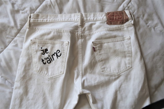 white levi mom jeans