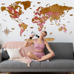 3D Holz Weltkarte Wandkunst in Pinky | Einzigartiges umweltfreundliches Reisegeschenk für Abenteurer & Heimdekoration