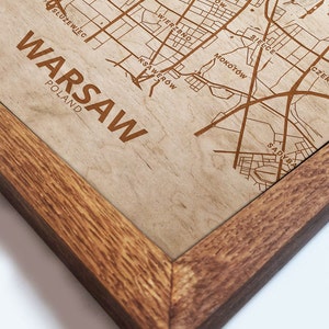 Plan de la ville de Varsovie, oeuvre d'art murale, carte laser en bois gravée de Varsovie, décoration murale, cadeaux Topographie de la ville natale, grande oeuvre d'art murale, cadres en chêne