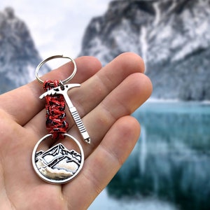 Hiking Keychain, Gift for Mountain Lovers, Climbing Jewelry