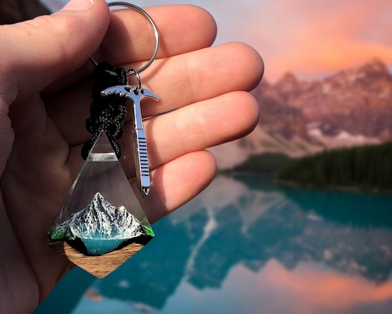 Portachiavi in resina di montagna, regalo per gli amanti della montagna,  gioielli da arrampicata - Etsy Italia
