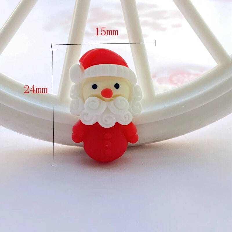 50 Stück 3D Weihnachts-Nagelcharms Aus Harz - Gemischte Motive (Weihnachtsmann, Elch, Baum...)