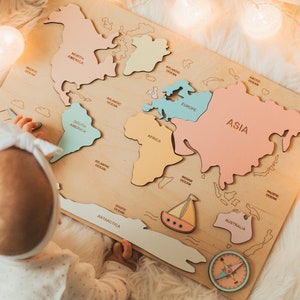 Montessori-wereldkaart. Onderwijsraad. Houten speelgoed. Verjaardagscadeaus voor kinderen. Kinderkamerinrichting. Kerstcadeaus voor peuters.