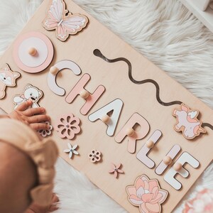 Casse-tête personnalisé pour bébé occupé, nom, jouets Montessori, cadeau de 1er anniversaire, cadeau de baby shower, cadeau de Noël pour enfants, planche d'activités sensorielles