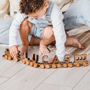 Tren con letras personalizadas, juguete de madera para niños pequeños, primer cumpleaños, baby shower, regalo de bautizo, recuerdo para recién nacidos, decoración infantil.