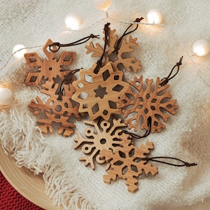 Mini Snowflake Ornaments From Nestled Pines Gift Box Set of 15 . All New  Designs 