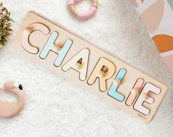 Rompecabezas de nombre personalizado con clavijas Nuevos regalos de Navidad para niños Baby Shower Juguetes y juegos de madera para niños pequeños Primer cumpleaños 1er niño y niña