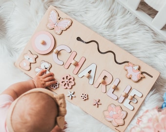 Houten bezig bord | Gepersonaliseerde naampuzzel | Cadeau voor babymeisje | Kinderkamerdecoratie | Eerste kerstcadeau | Houten speelgoed | 1e verjaardagscadeau