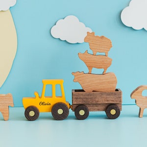 Tractor de juguetes con nombre, regalos personalizados para niños, juguetes para niños pequeños, animales de juguete de madera, juguetes sensoriales, regalo de niño bebé, regalo de cumpleaños de 2 años imagen 1