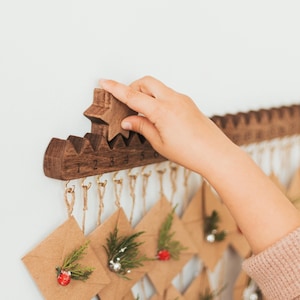 Calendario dell'Avvento minimalista in legno con stella Calendario del conto alla rovescia di Natale Regalo di Natale per la casa Set del presepe Schede di attività dell'Avvento