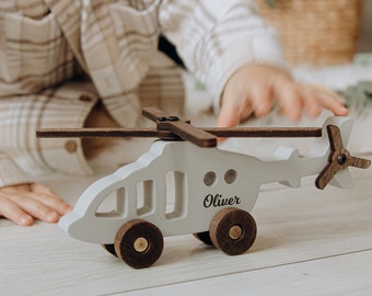 Gepersonaliseerde speelgoedhelikopter. Militaire voertuigen voor peuters. Houten zintuiglijk speelgoed met naam. Babyjongen cadeau. Aangepaste paascadeaus voor kinderen.