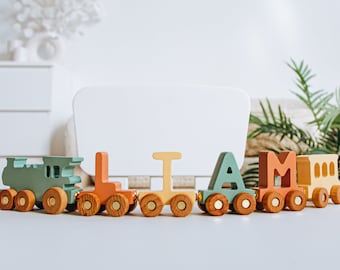 Trenino giocattolo in legno personalizzato con nome, cartello con