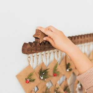 Calendario dell'Avvento in legno per adulti. Presepe. Decorazioni natalizie per la casa. Addobbi natalizi. Regali per bambini. Schede didattiche per l'Avvento.