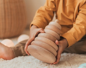 Pyramide Montessori, Jouets écologiques, Cadeau pour bébé personnalisé, Anneaux empilables en bois, Garçon et fille du 1er anniversaire, Décor de pépinière minimaliste