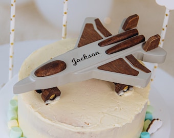 Kampfjet Spielzeug mit Name. Holzflugzeuge für Kleinkinder. 1 Jahr alter Junge Geschenk personalisiert. Sensorisches Spielzeug. Enkel Geschenk. Beschäftigte Puzzle Flugzeuge.
