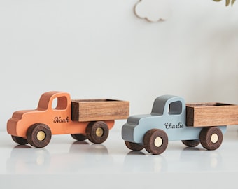 Sammeln Sie hölzerne Autos mit Namen, sensorische Spielzeug für Kleinkinder, Baby-Geburtstagsgeschenk, hölzernes LKW-Spielzeug, personalisiertes Geschenk für Kinder, erstes Weihnachten