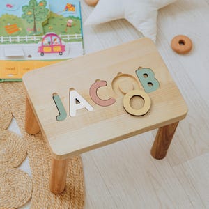 Namenspuzzle Step-Hocker für Kleinkinder