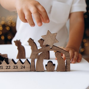 Calendario dell'Avvento "Aspettando Natale". Set di statuine del presepe. Decorazioni natalizie per la casa. Biglietti d'Avvento riutilizzabili. Regali cristiani.