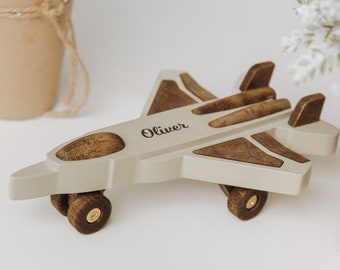 Combattant jouet en bois avec nom. Avions et véhicules militaires. Petites voitures personnalisées. Garçon pour le 1er anniversaire. Jouets Montessori. Cadeau de Noël pour bébé.