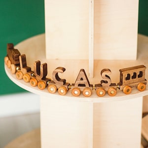 Tren con nombre y letras, tren personalizado, tren de madera personalizado, juguete Montessori para niños pequeños, regalo de bautizo, regalo de primer cumpleaños para bebé niño
