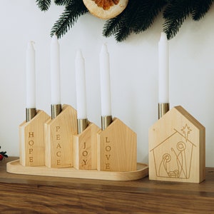 モダンなアドベントリース。クリスマスのテーブルセンターピース。木製キャンドルホルダー。キリスト降誕シーン。クリスマスカウントダウン。再利用可能なホリデーデコレーション。