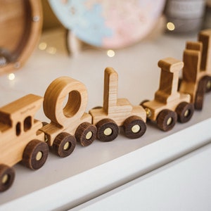 Juego de tren magnético con nombre personalizado, tren de madera con alfabeto, juguetes para niños, regalos de cumpleaños personalizados, juguetes hechos a mano, decoración de guardería para bebé