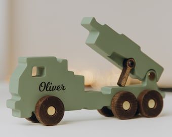 Véhicules militaires jouets. Voitures personnalisées pour enfants. Cadeau bébé garçon. Cadeau d'anniversaire personnalisé. Véhicules de combat en bois. Cadeau de Pâques pour les tout-petits.